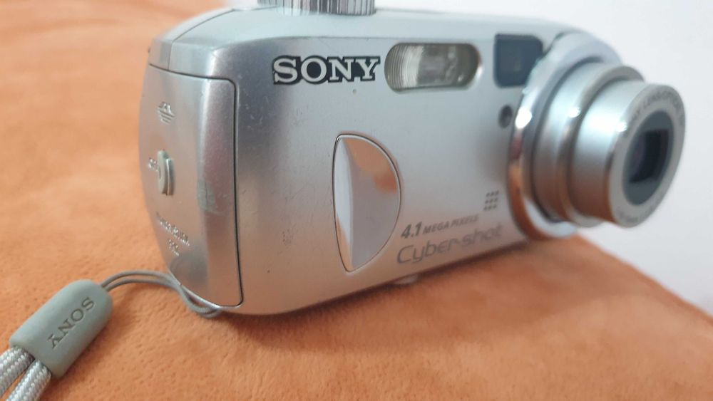 Sony Cyber-shot DSC-P73