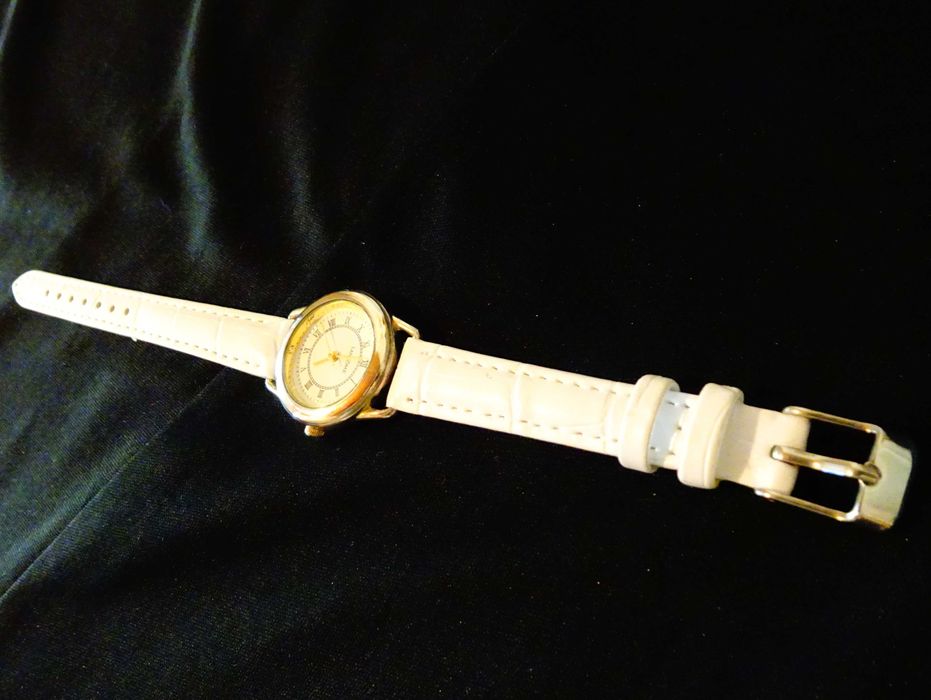 Ръчен часовник Loreal,перфектен.