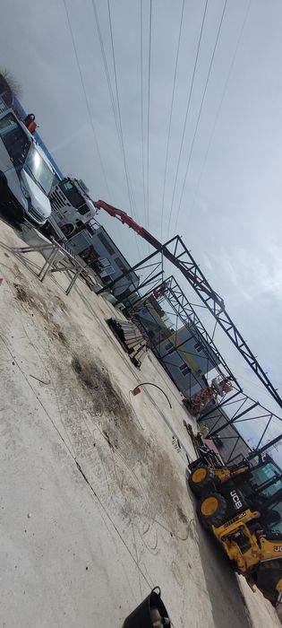 Camion cu macara , transport