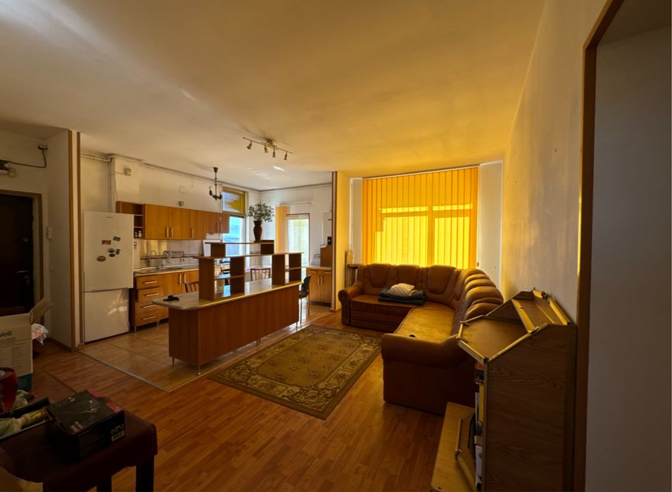 Vand urgent Apartament cu 3 camere ,doua bai,2 parcari,filigorie