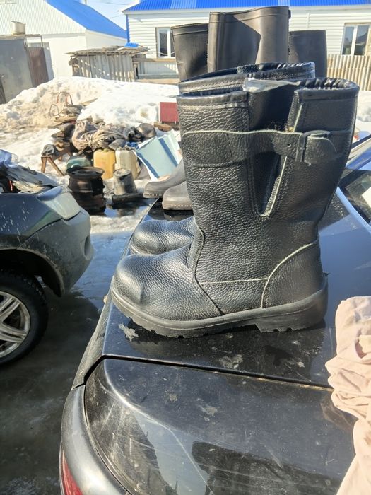 Продам  спец сапоги размер  39