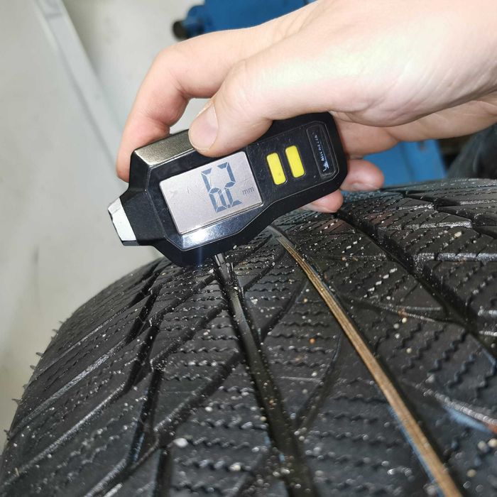 Jante aliaj cu anvelope Bridgestone Blizzak 245/45/19