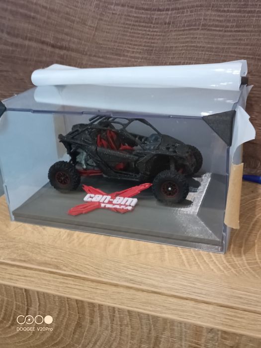Модел в мащаб на can am Maverick X3
