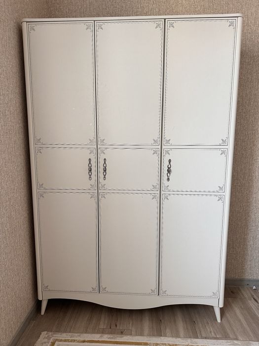 Шкаф пользовались год почти новый, покупала за 200 тыс