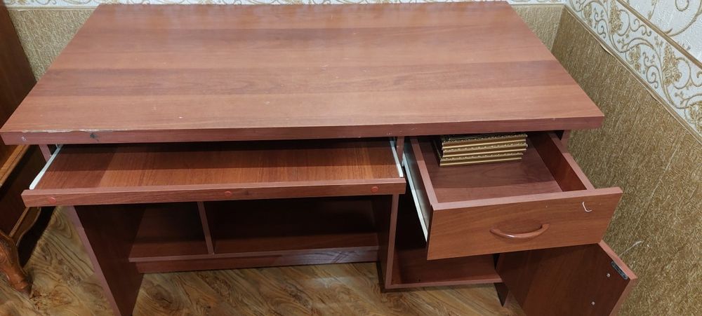 Офисный или детский письменный стол