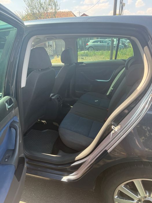 *VW Golf 5 1.4 MPI 80CP - CLIMATRONIC 2007 - Stare foarte buna - Arad*