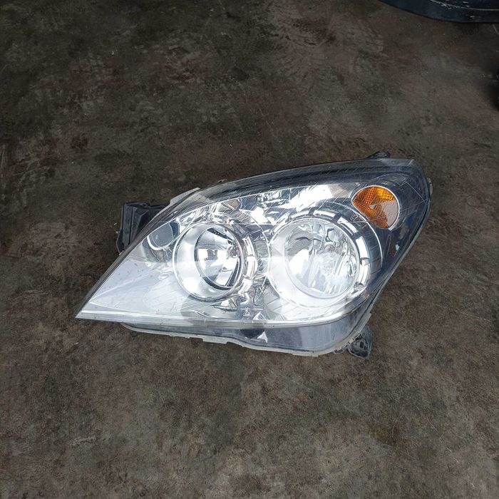 Far stanga Opel Astra H cod 1EG 270 370-51