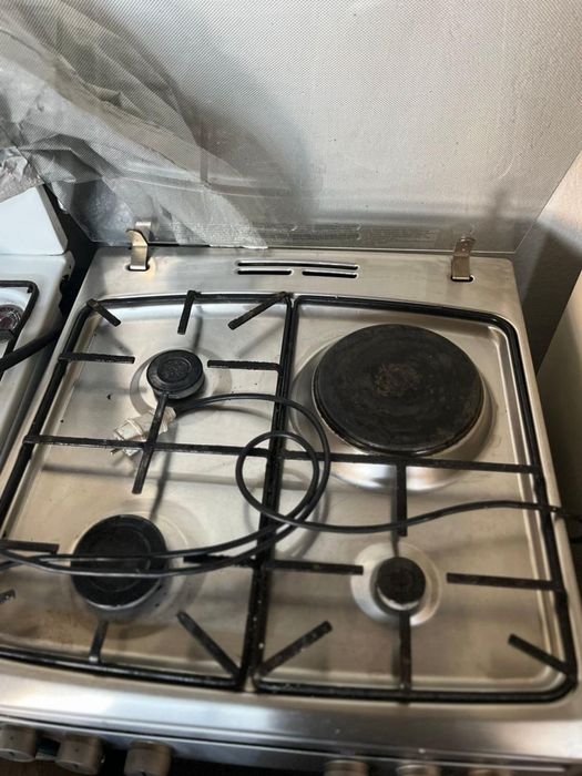 Продам газовую плиту