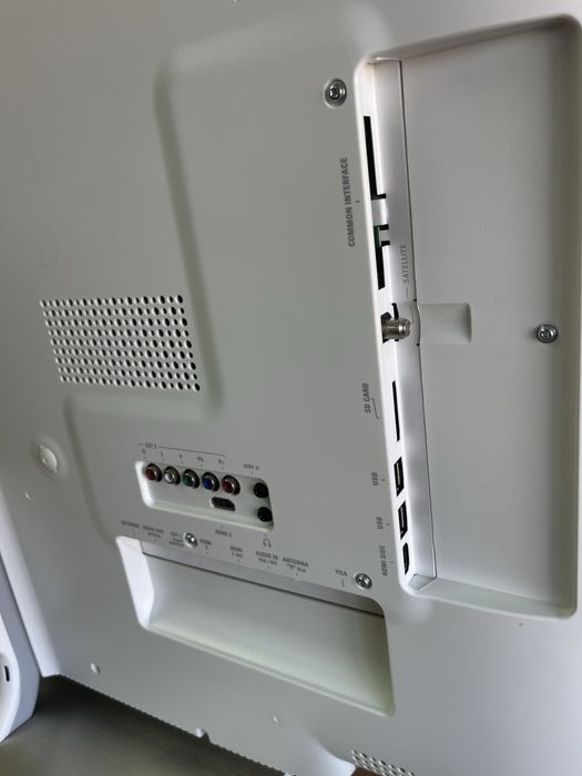 Телевизор Philips Full HD LED 37” Ambilight - 37PFL9606