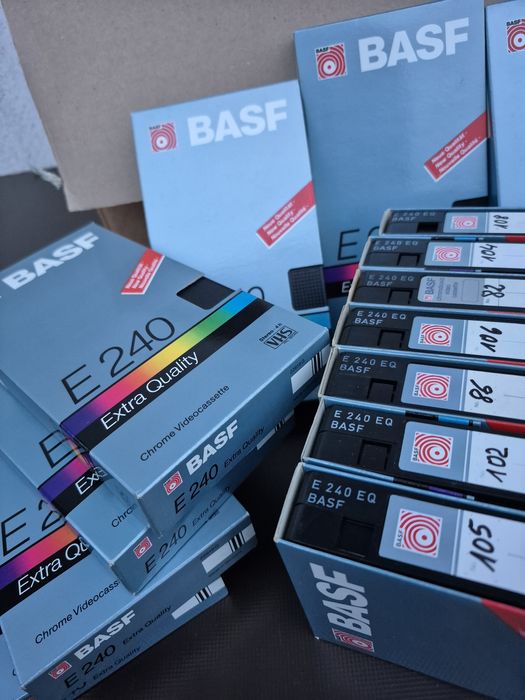 Vând lot 40 casete video VHS originale Basf, 240 minute cu filme

- 40