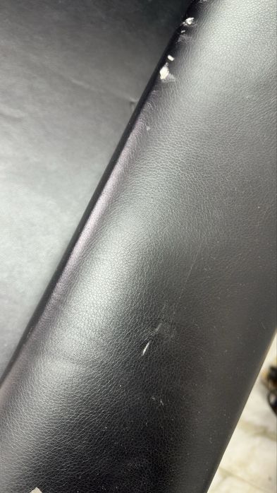 Продаётся кожаный диван!