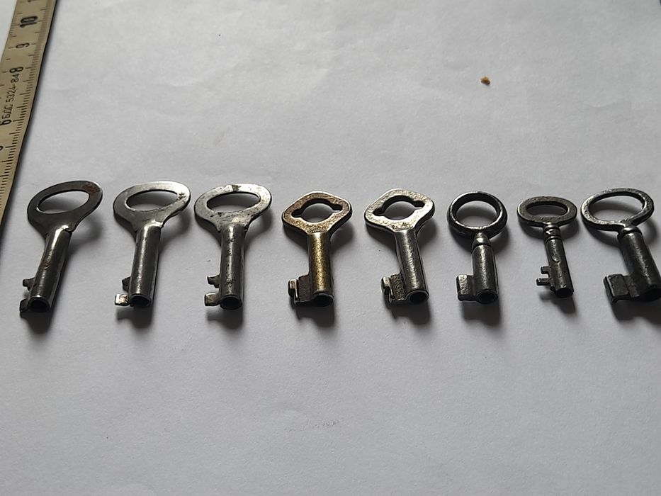 Малки стари ключета,ретро и ламаринен предпазител за печка