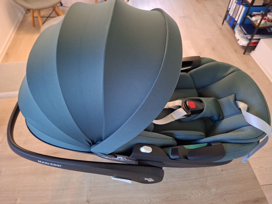 Scoică auto Maxi-Cosi Pebble 360 Pro, 40–60 cm, stare foarte bună