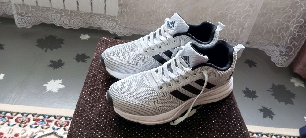 Продам новые Летние -кроссовки - 42 р