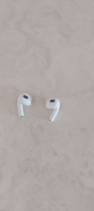 Продаётся AirPods оригинал 2024