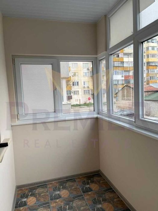 Двустаен апартамент, Автогара