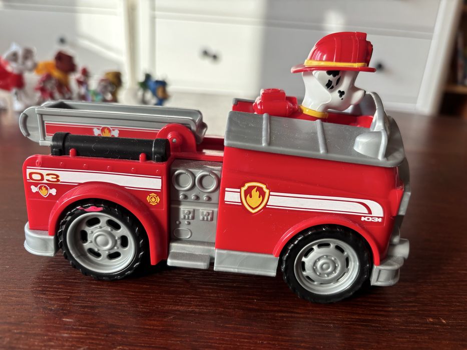 Дрехи и играчки „Пав Патрол“ – използвани, запазени и обичани