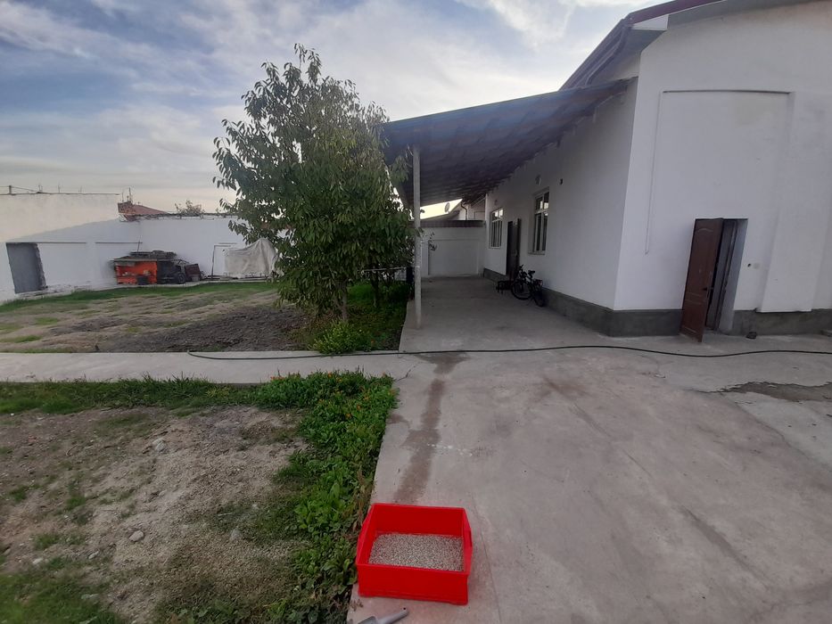 Namunali uy 6 sot 5 xona kanalizatsiya bor