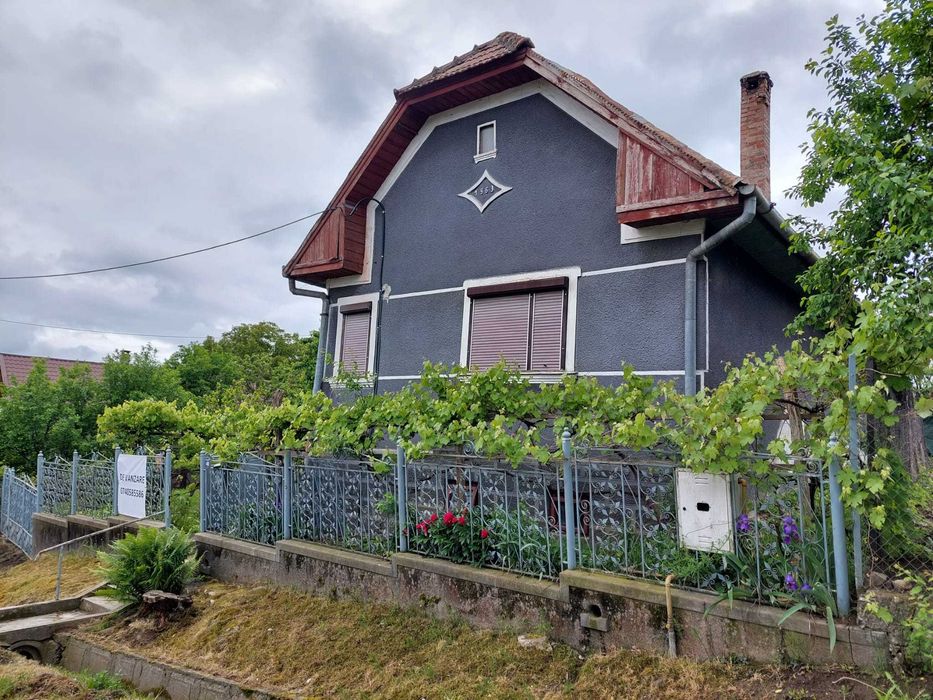 PF vand casa in loc. Moldovenesti, teren 1053mp