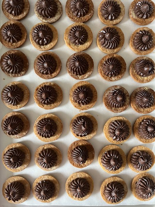 Prajituri de casa Islere cu nuca si crema de ciocolata