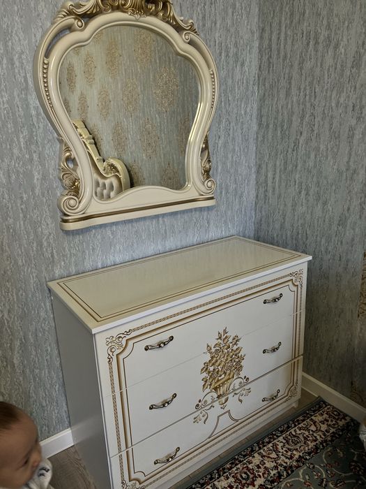 Продам спальную гарнитуру