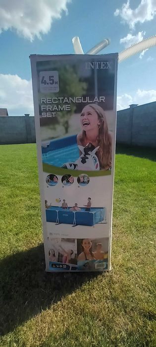 Vanzare piscină  curte INTEX