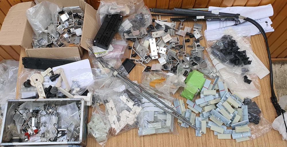 Cleme diverse  pentru fixare trape Remis , Dometic, etc