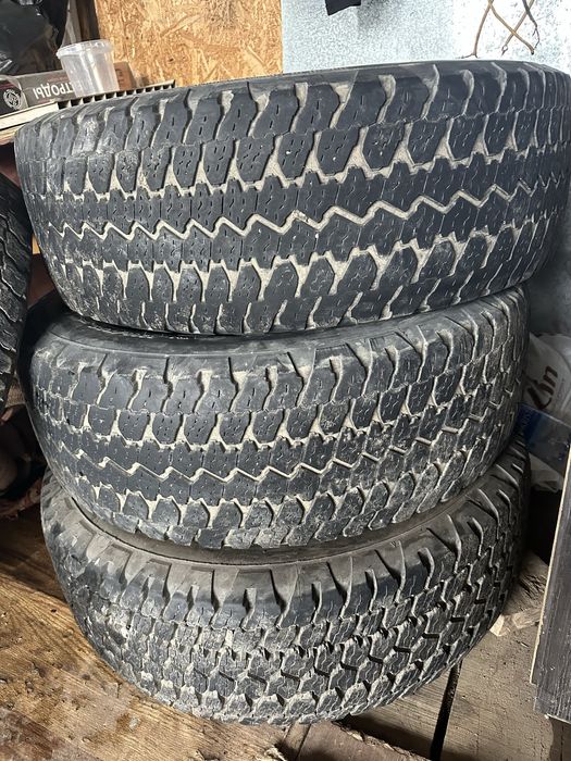 Продам шины летние АТ 265/70/17