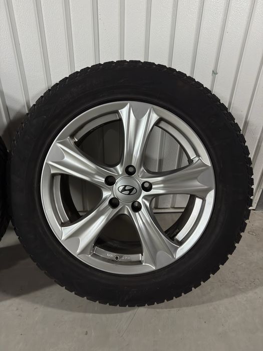 Лети джанти 18 цола 5x114.3 със зимни гуми235/60/18 от Hyundai SantaFe