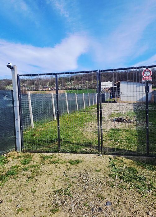 Teren intravilan 664 mp + cabană izolată |a 7 km de oraș