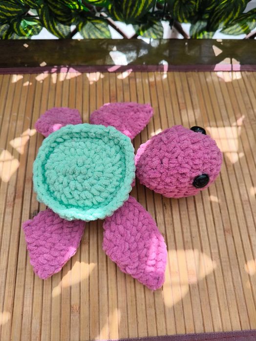 Ръчно плетени играчки по поръчка – динозавър, костенурка и зайче