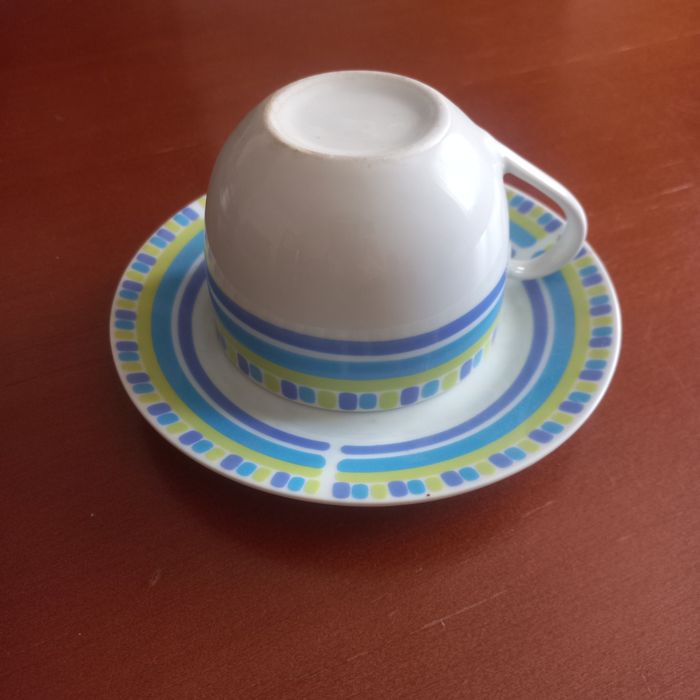 Veselă noua din porțelan alb.