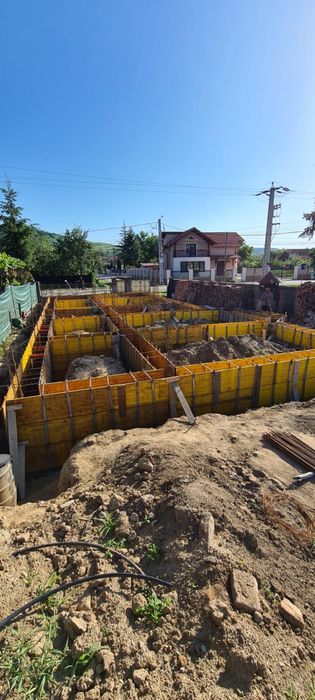 Inchiriem lift pentru materiale perfect in constructii si mutari, nacela, schela de inchiriat