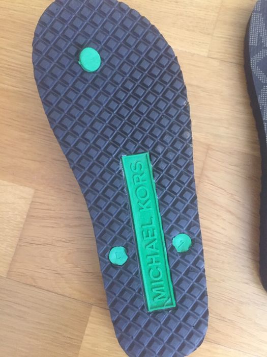 Дамски джапанки.