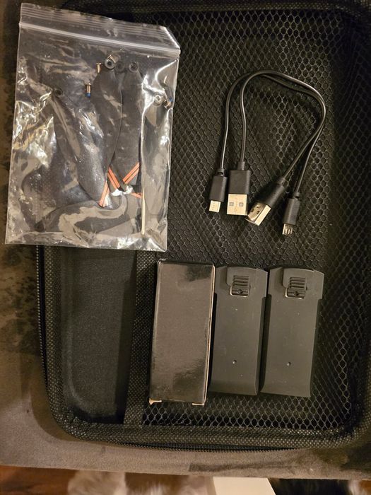 VAND Drona profesionala pentru incepatori sau avansati, Dronescu, Model SKYBITE, Tip QuadCopter, cu telecomanda reincarcabila si display integrat, GPS