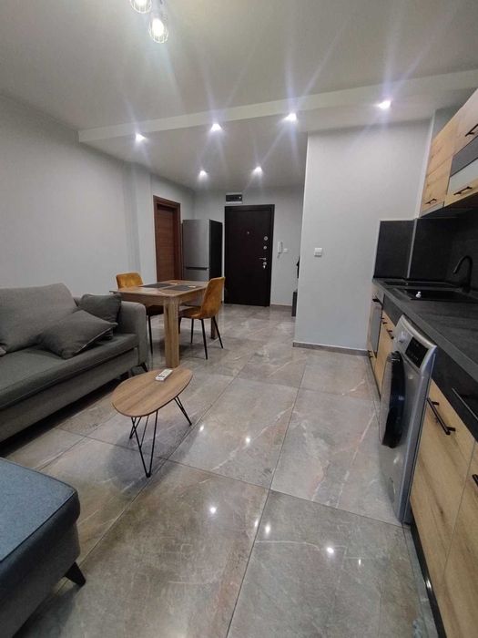 Собственик Дава Под Наем Двустаен 70m2 на Супер Център в Нова Сграда