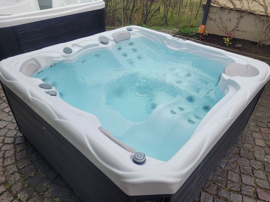 Jacuzzi minipiscina Wellis Budapest 2x2, 5locuri, se poate vedea