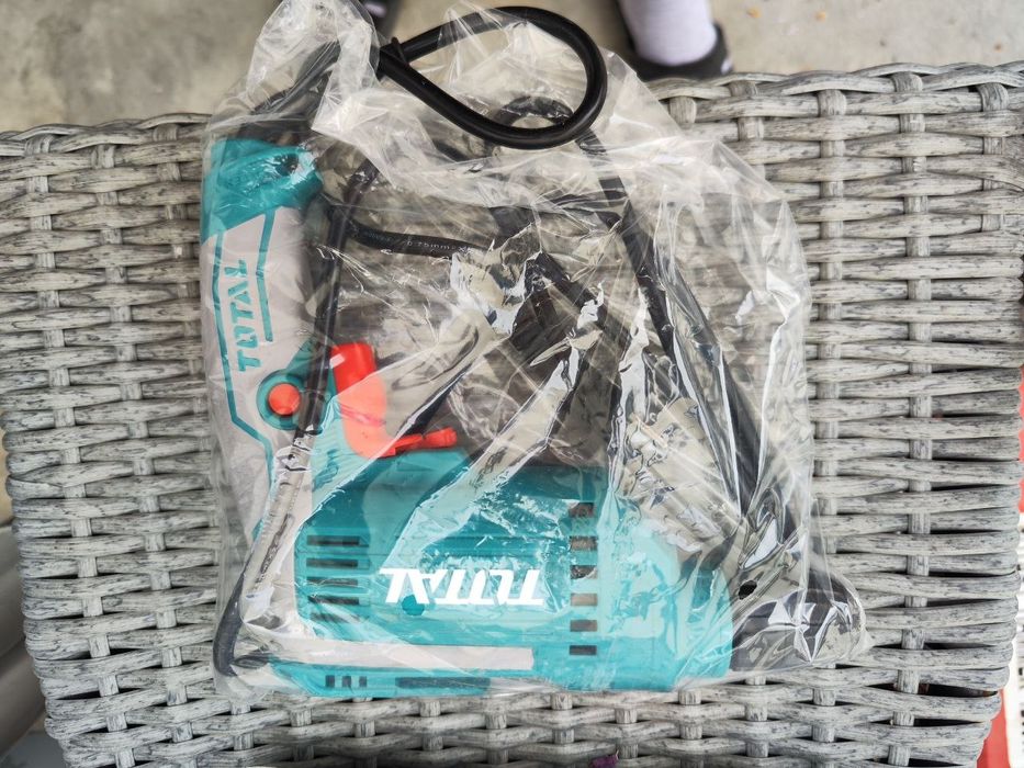 Продам дрель новая