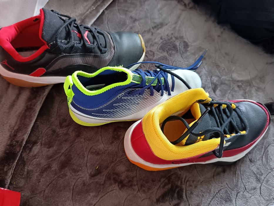 Adidași mărimea 34 albi, rosu cu negru 36,galben cu megru  37.5