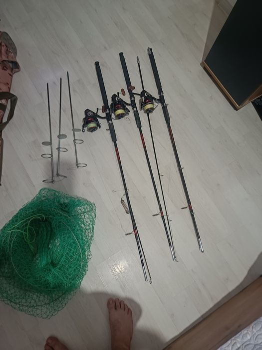 Срочно продам Спиннинги Электра 2.4м 3 шт