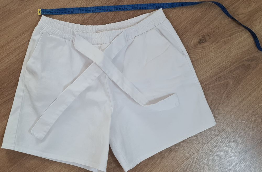 Шорты  белые женские  50р