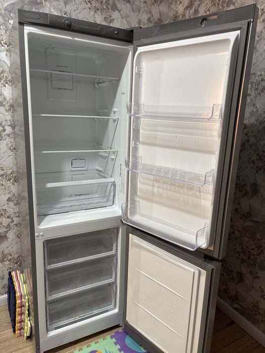 Холодильник Indesit