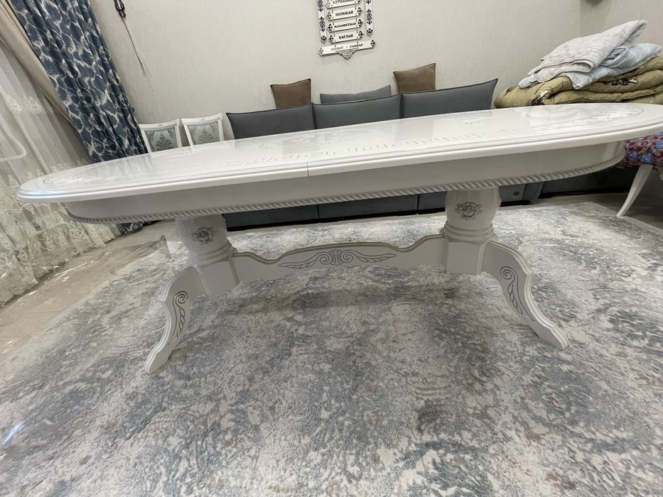 Продам новый деревянный стол