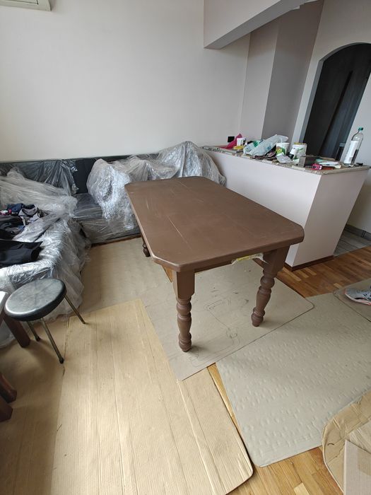 Масивна маса със столове