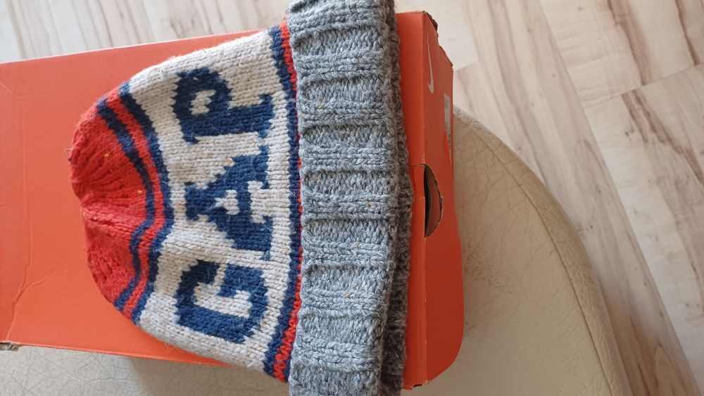 Чисто нова зимна шапка GAP