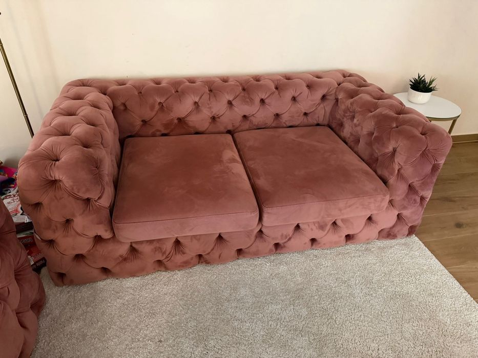 Vând canapele Chesterfield