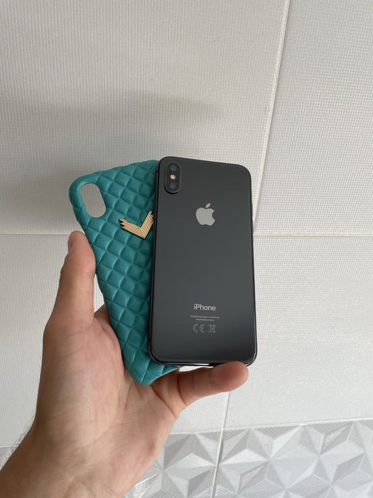 • Iphone  X • BATERIE 93%  •
