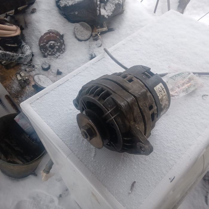 Продам генератор на ниву бу.