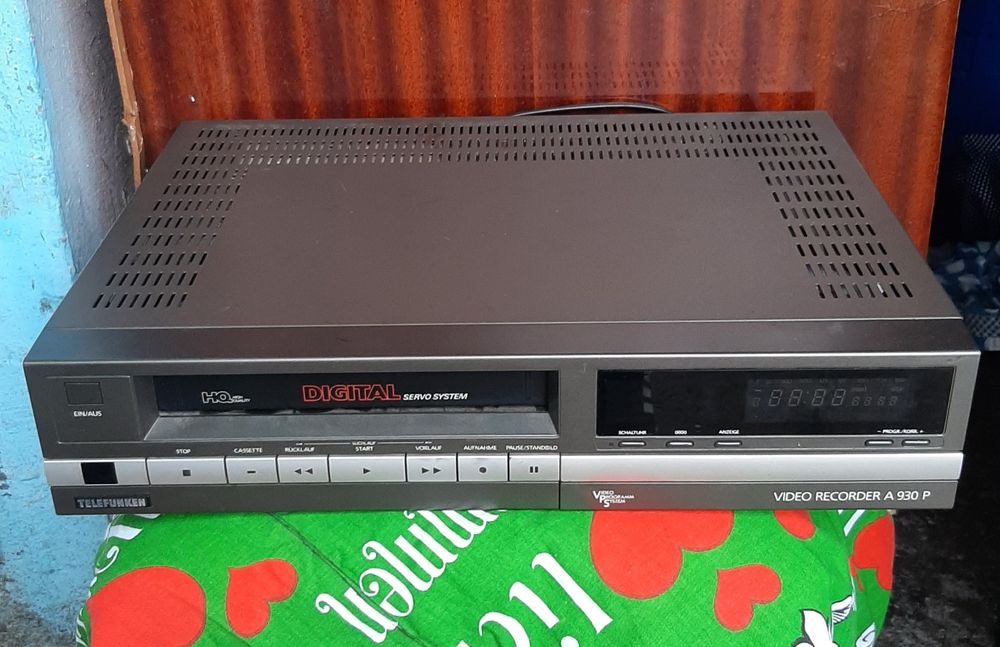 Vând videorecorder telefunken în stare bună
