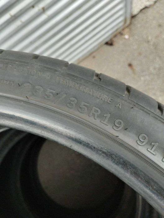 Автомобилни Гуми 235/35/19